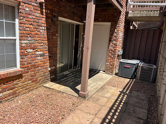 3rd image of 1236 Lexington Rd Unit 101