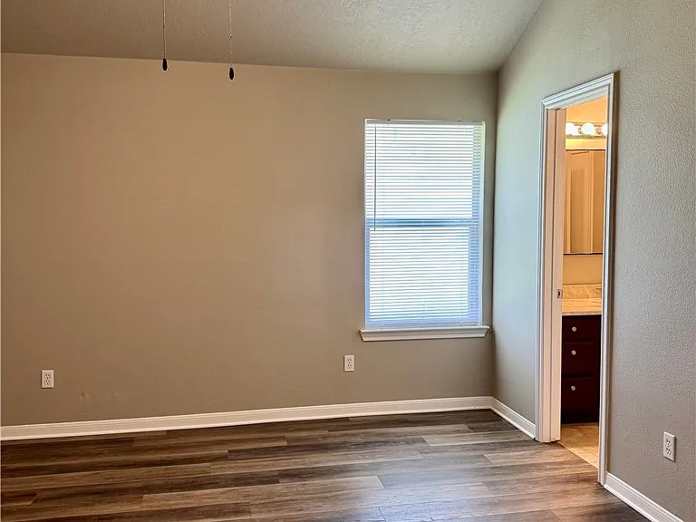 3702 Meadow View Dr — Photo 15
