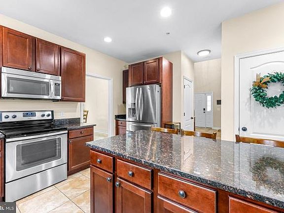 4th image of 141 North Dr
