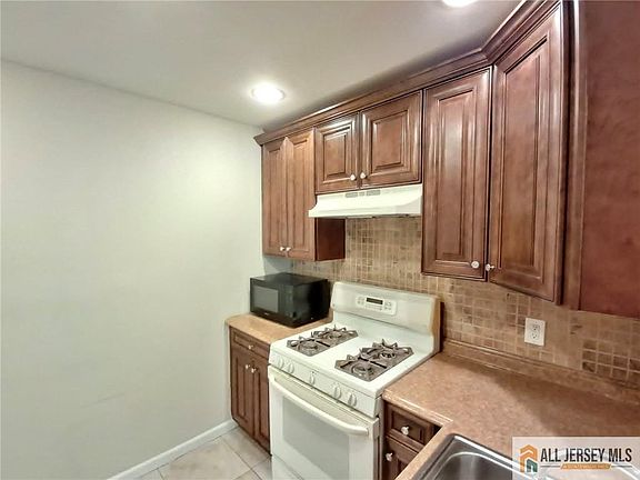 3rd image of 1209 Harbor Club Dr