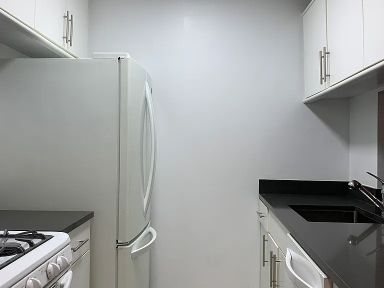 200 Rector Pl #15D — Photo 6