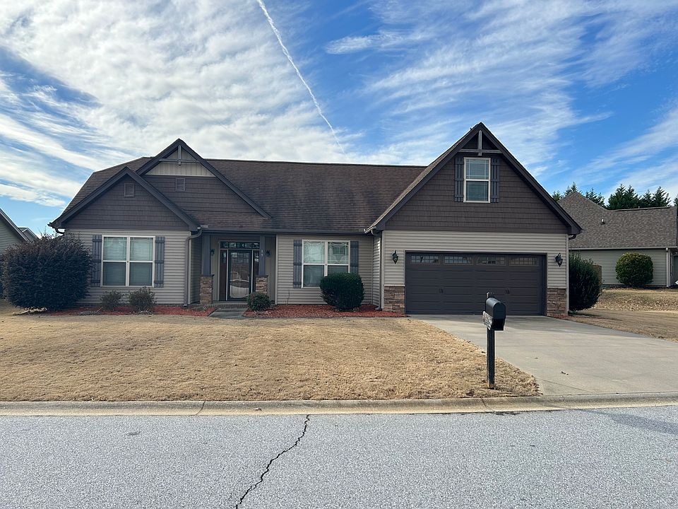 1st image of 19 Dunsborough Dr