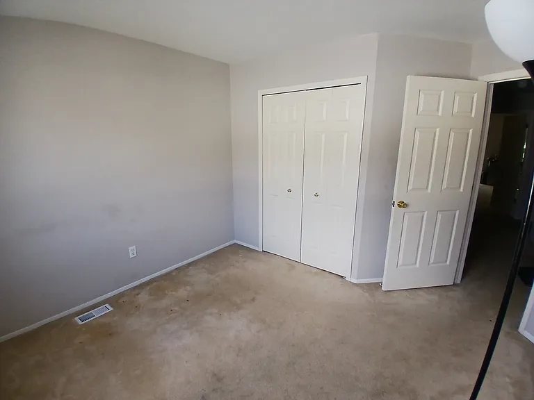 257 Stonegate W — Photo 3