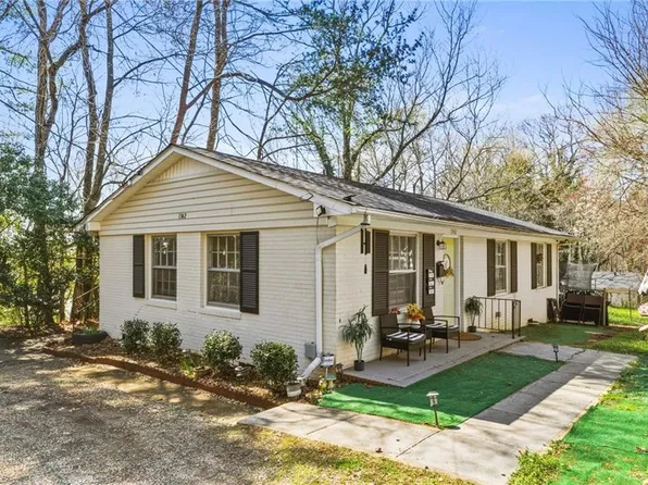 1342 Tredwell Dr, Winston Salem, NC 27103