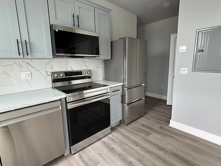 1116 S 12TH ST — Photo 12