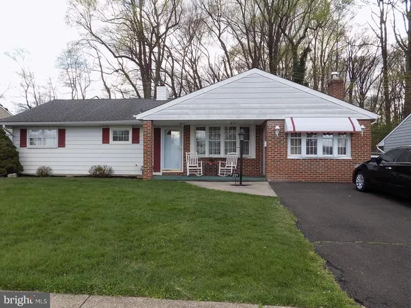 209 Stanford Rd, Fairless Hills, PA 19030