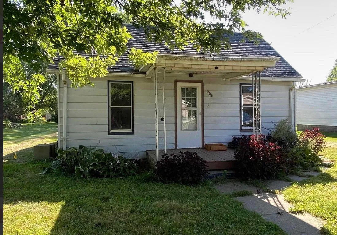 2 bed, 872 sqft, $800 — Photo 1