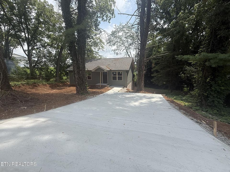 1st image of 119 E Wadsworth Cir