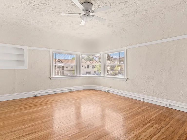 514 W Macarthur Blvd #3 — Photo 2