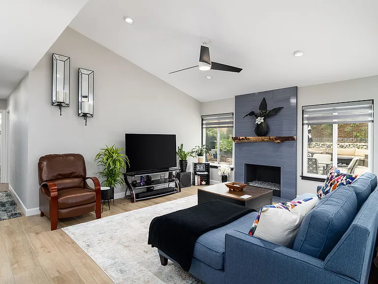 2618 Jacaranda Ave — Photo 4