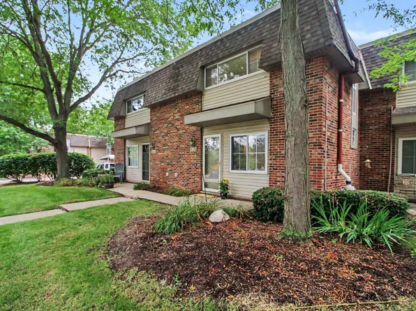 541 Longshore Dr, Ann Arbor, MI 48105