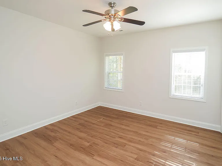 315 Adams Cir — Photo 23