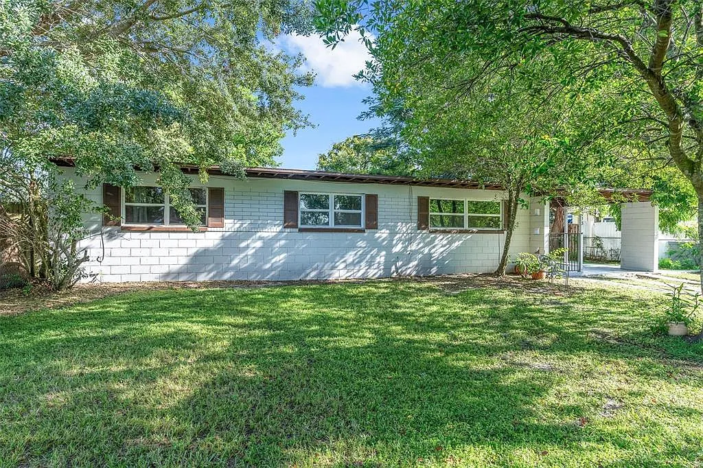 3 bed, 1.0 bath, 1012 sqft, $2,200 — Photo 3
