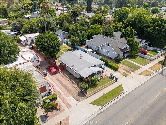 3rd image of 360 E La Veta Ave