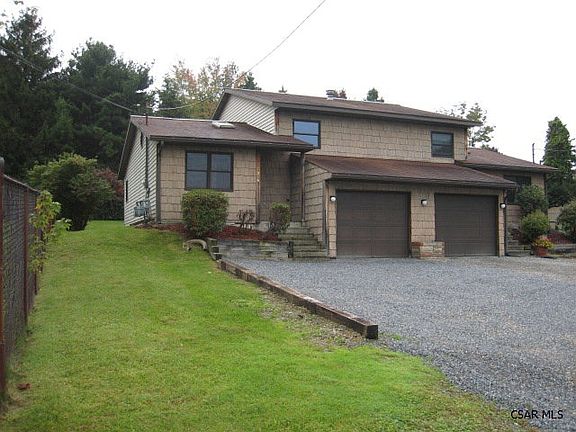3rd image of 216 Hastings St