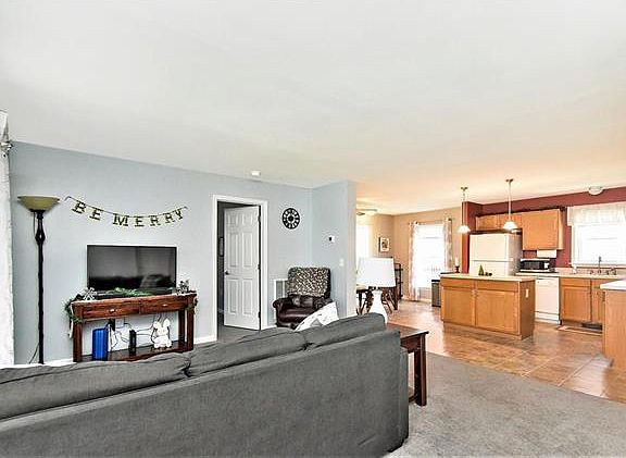 5th image of 1543 Dennis St