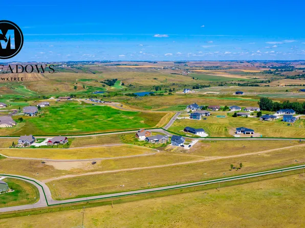 7528 Club House Dr, Bismarck, ND 58503