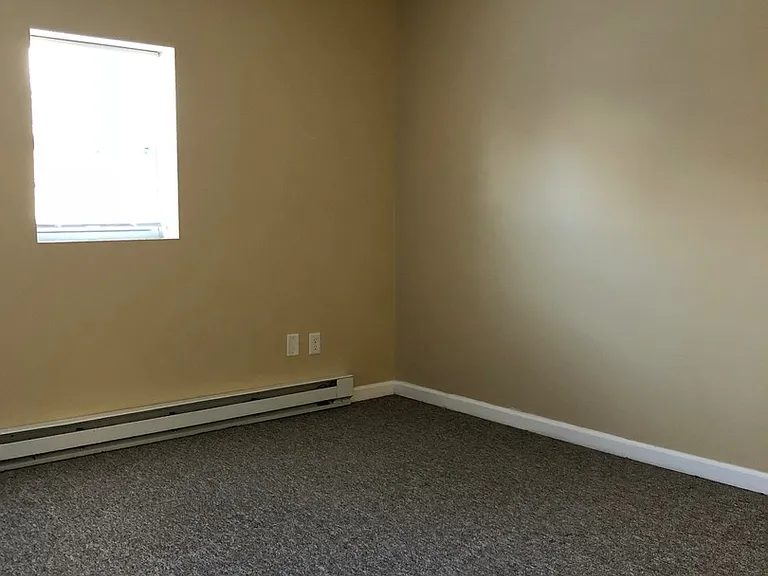 469 Glendale Dr — Photo 11