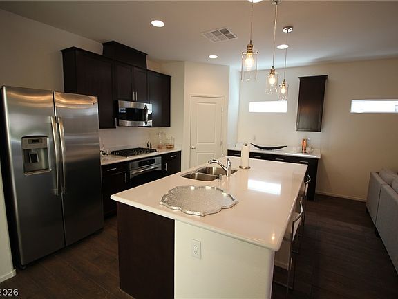 5th image of 10086 Emerald Edgewater Ct