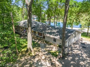 396 Hickory Ln, Lapeer, MI 48446