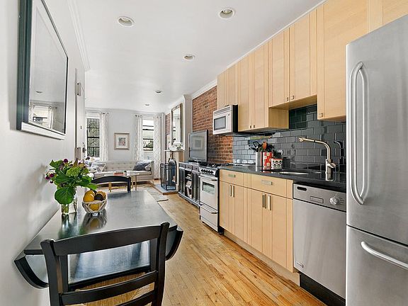 2nd image of 94 Wyckoff St APT 3L