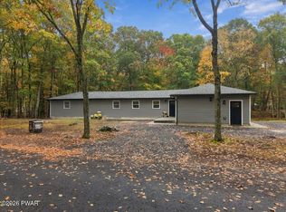 106 Dogwood Rd, Dingmans Ferry, PA 18328