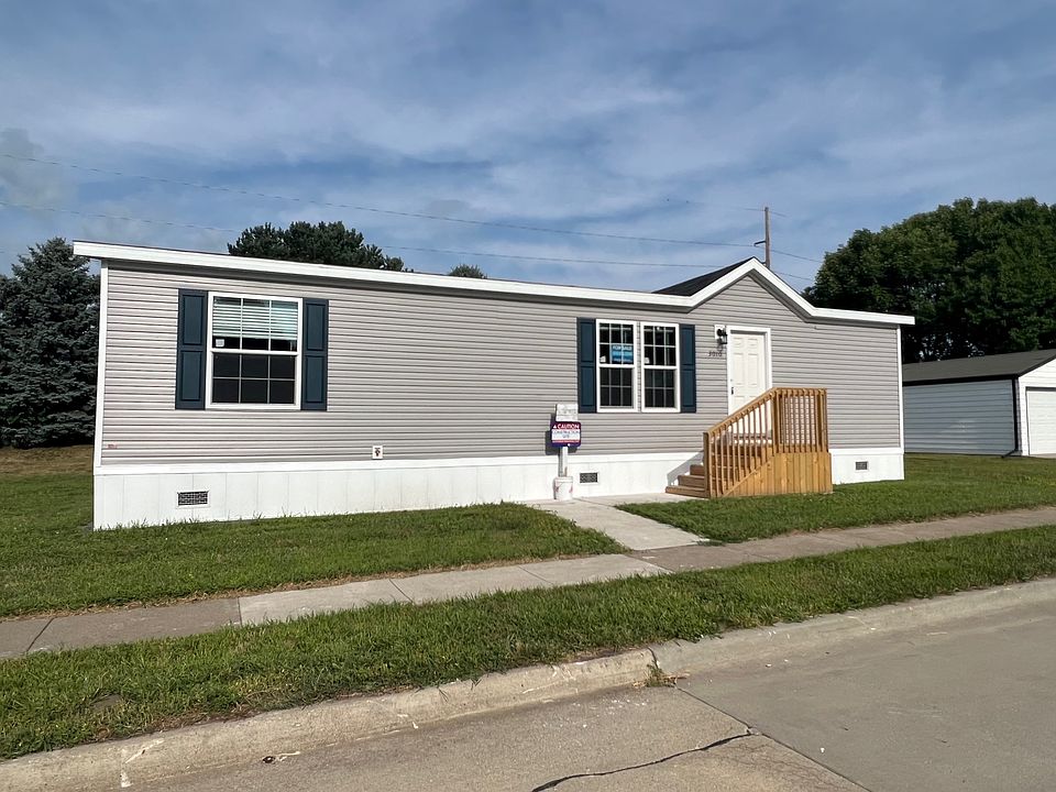 1st image of 3010 SE Covenant Dr