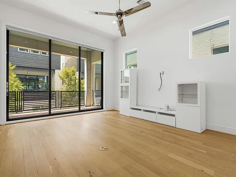 2624 Rusk St — Photo 9