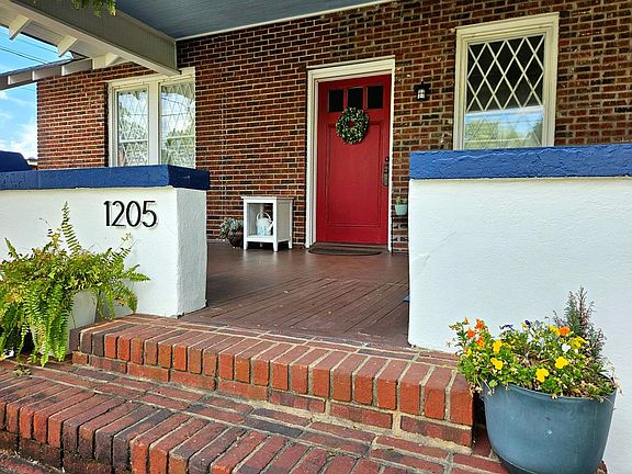 3rd image of 1205 Munro Ave
