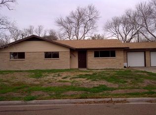 2220 McPherson Dr, Port Lavaca, TX 77979