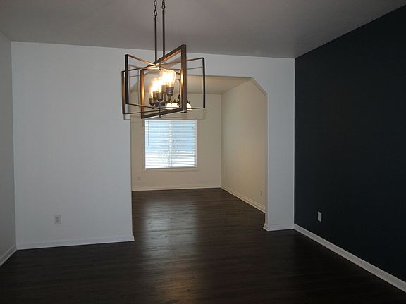 4th image of 410 S Dovetail Ct
