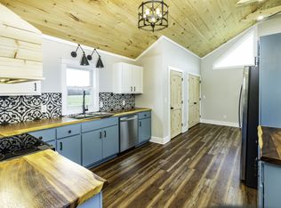 2081 Fall River Rd, Leoma, TN 38468