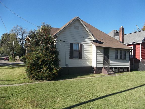 2nd image of 700 NE Eleanor St