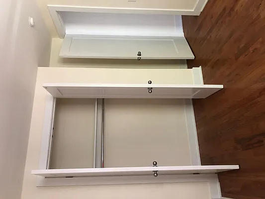 Sold by Mark Greenberg Real Estate | media 23