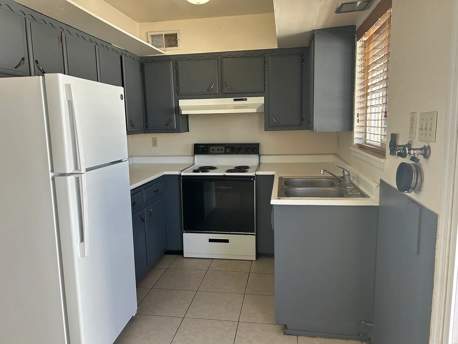 2 bed, 700 sqft, $900 — Photo 2