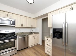 222 Echelon Rd APT 8, Voorhees, NJ 08043