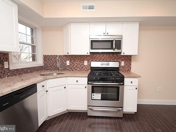 3rd image of 1014 E Moyamensing Ave #5