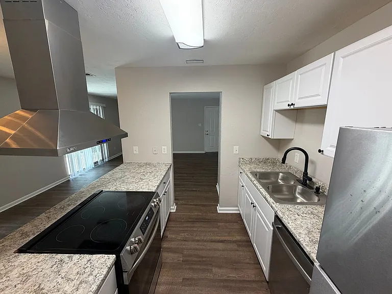 653 Holyoke Court — Photo 12
