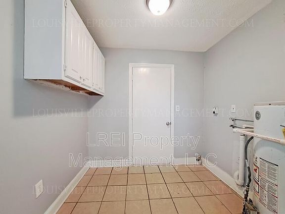 5th image of 4715 Seville Dr