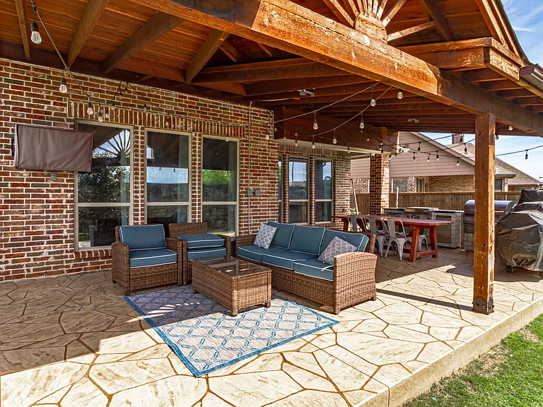 600 Wilshire Ln — Photo 3