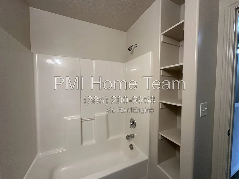 2414 S Andover St — Photo 13