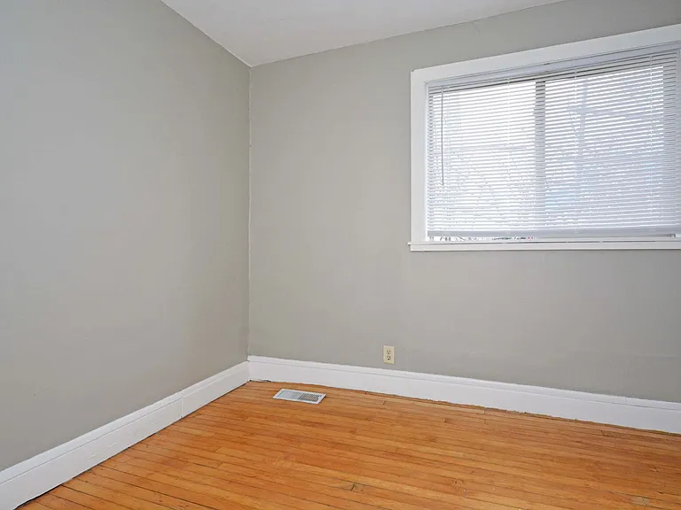 1237 7th St E — Photo 11
