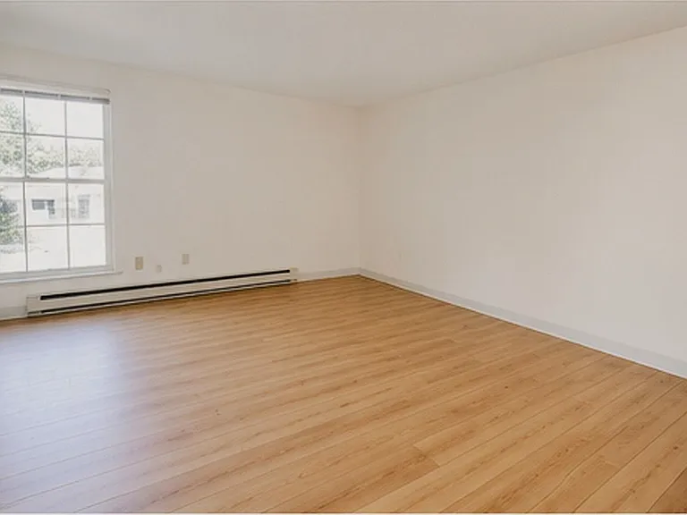 University Park Apartments near Cornell University — Photo 268