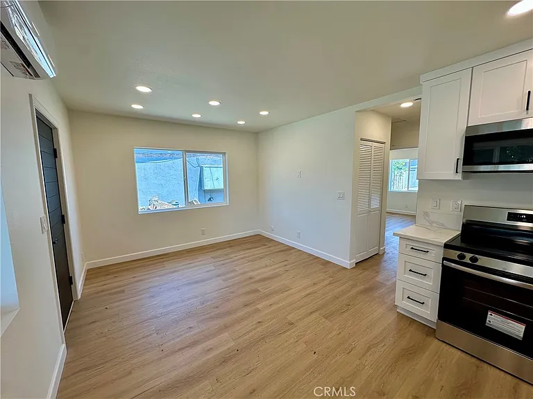 1944 W Valencia Dr — Photo 4