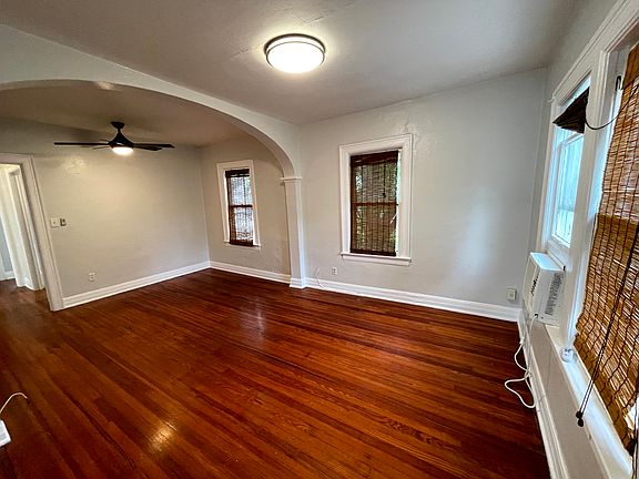 4th image of 146 13th Ave NE #1