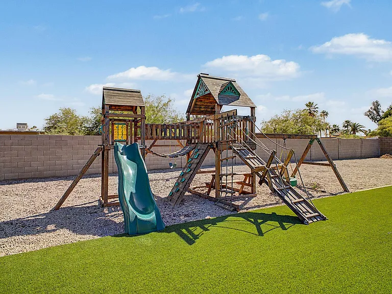 6315 E Delcoa Ave — Photo 2