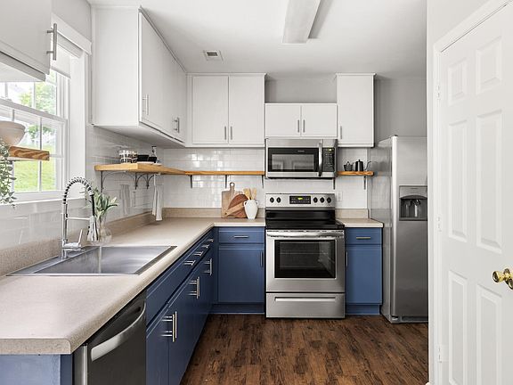3rd image of 3607 Cyrus St