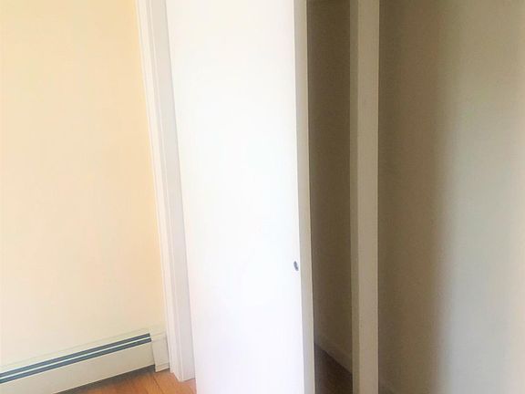5th image of 992 McLean Ave #1