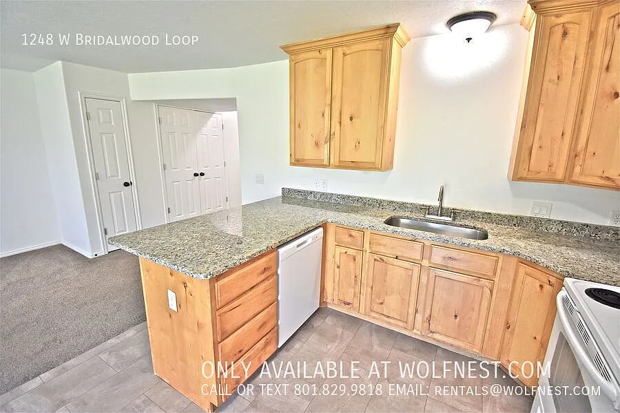 3 bed, 2.5 bath, 1450 sqft, $1,795 — Photo 4