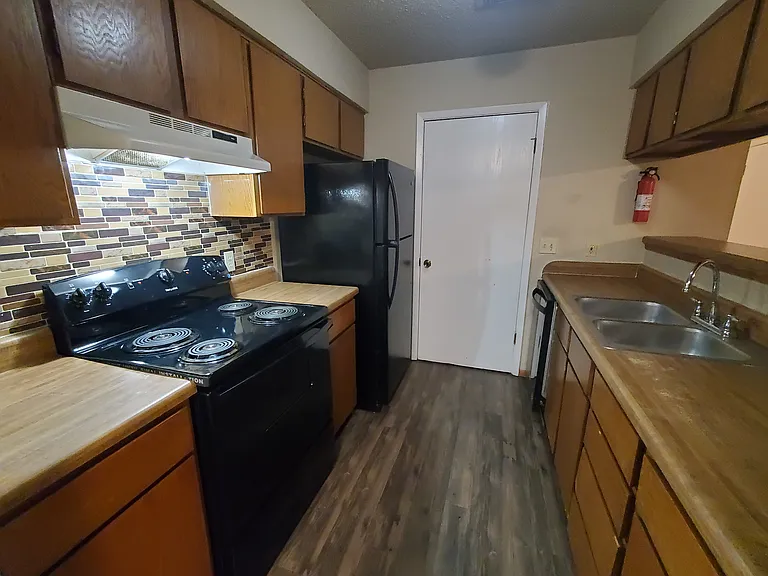 11904 Alpheus Ave #C — Photo 6